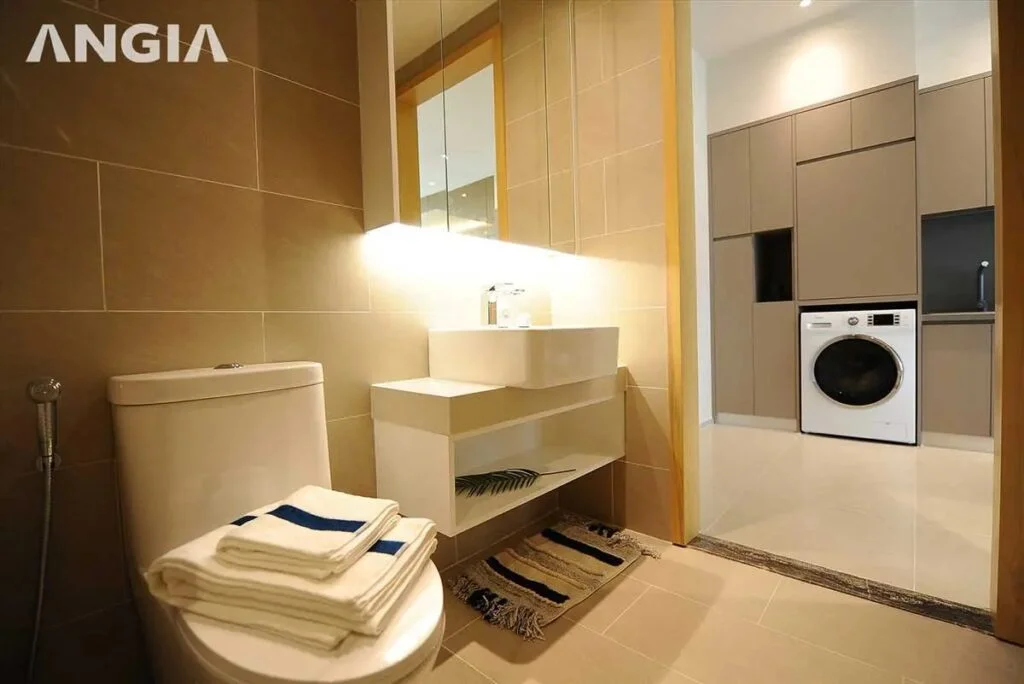 Toilet-Can-ho-The-Gio-Di-An