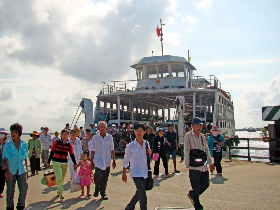 giao thong phuc vu nhan dan qua lai hai huyen Can Gio va Nha Be