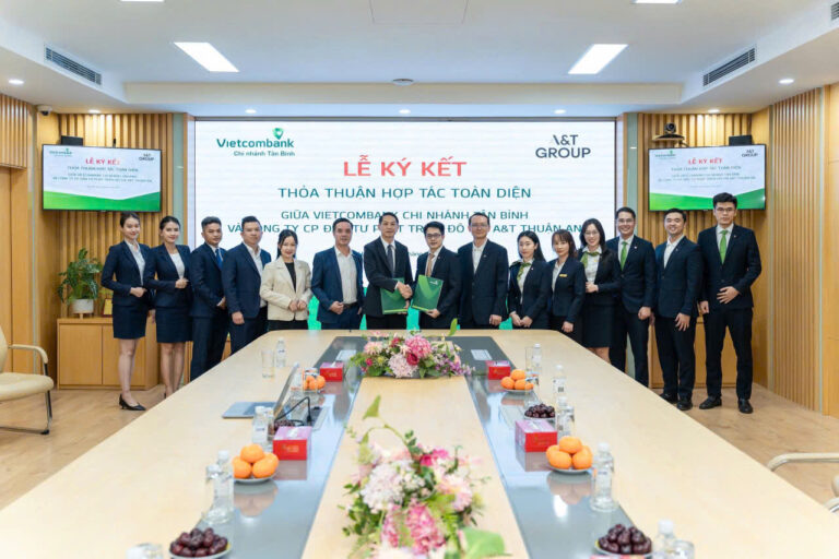 Ký kết hợp tác A&T Saigon Riverside với Vietcombank